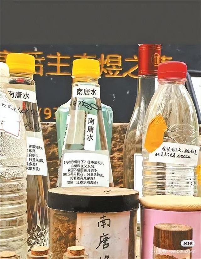 00后热衷去“上坟”