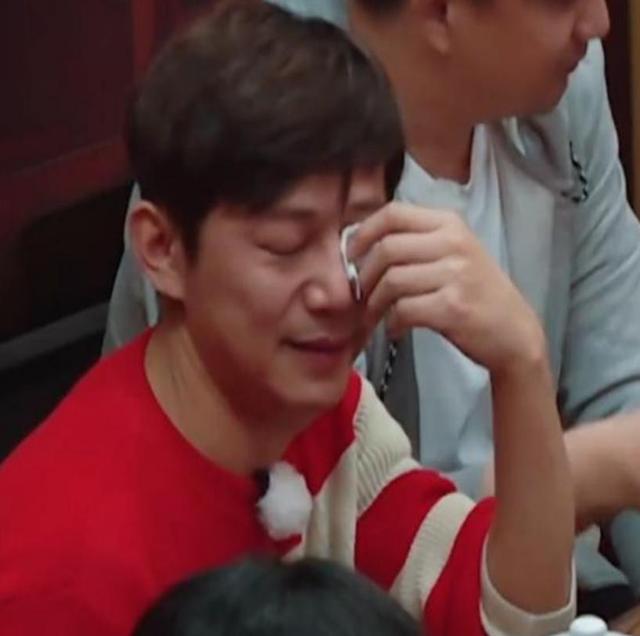 世上没后悔药？无妻无子、与保姆相伴的何炅	，走上了另外一条道路