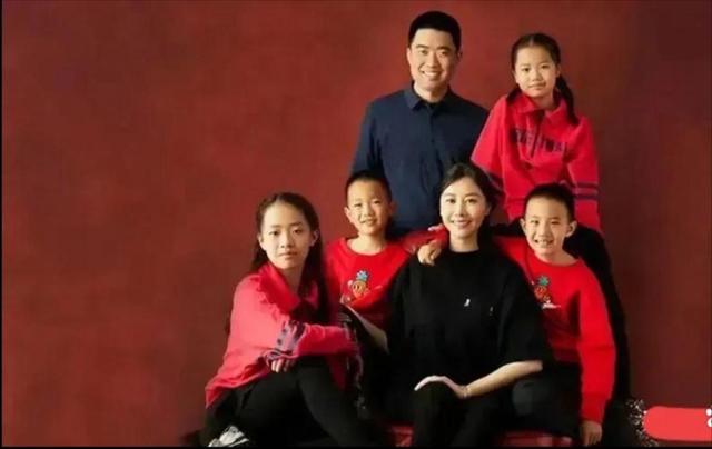 刘强东做梦也没想到，李想连生五胎的老婆，如今也开始给他长脸了