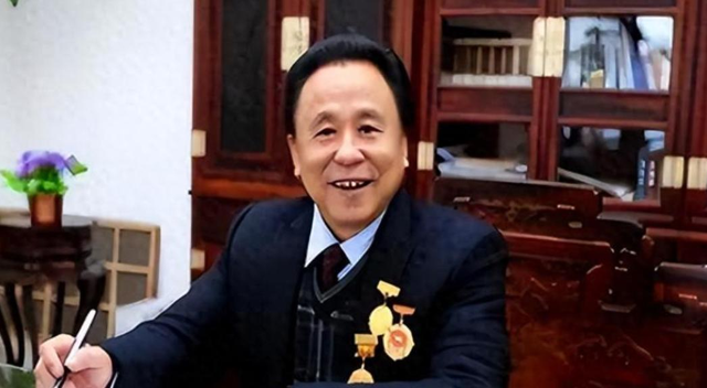 包养10位情妇，睡觉翻牌生下11个私生子，75岁还在拼命生娃！