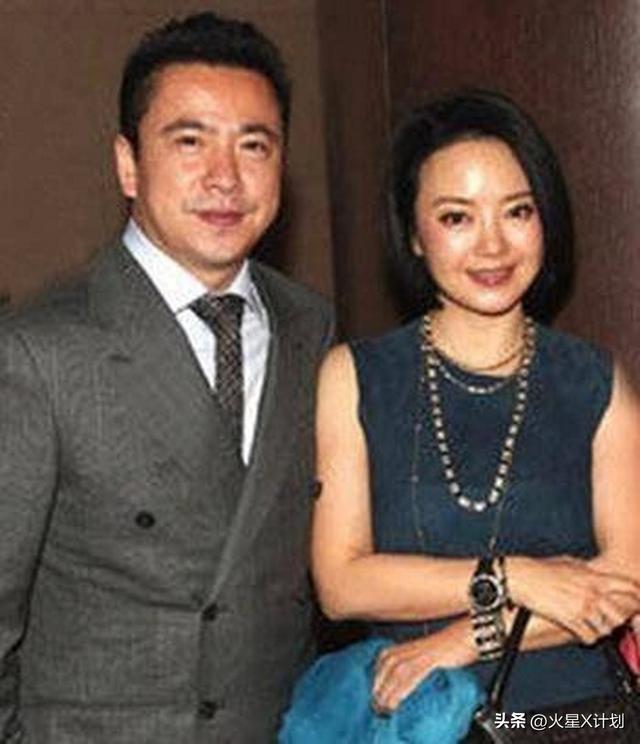 王中磊破产，携全家搬出庄园住进别墅，老婆愁眉苦脸被迫接受降级