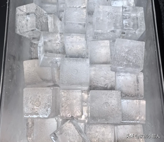 冻冰块，用啥模具啊！老妈分享7个自制冰块妙招，0成本搞定，真牛
