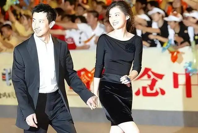 吃梅婷6年软饭，“出轨”李小冉惨遭断手断脚，今与梅婷天差地别