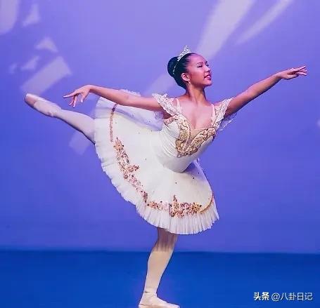 这是黄楼和黑妞在比利时养家的生活照，每一张都这么自信、阳光