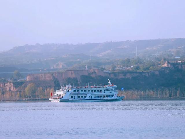 陕州黄河廊道：秋染长堤入画来