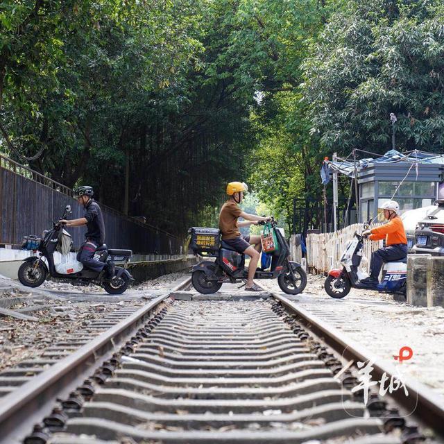 一起走在铁路上｜茶楼·跑街