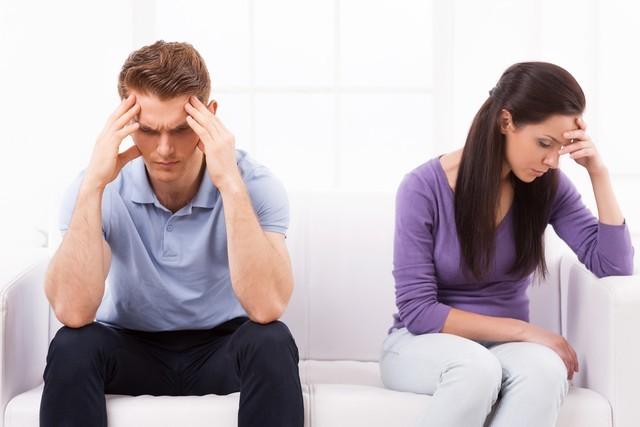 我帮前妻搬家，她妹妹也来帮忙，趁前妻不在，她问我：你后悔了吗