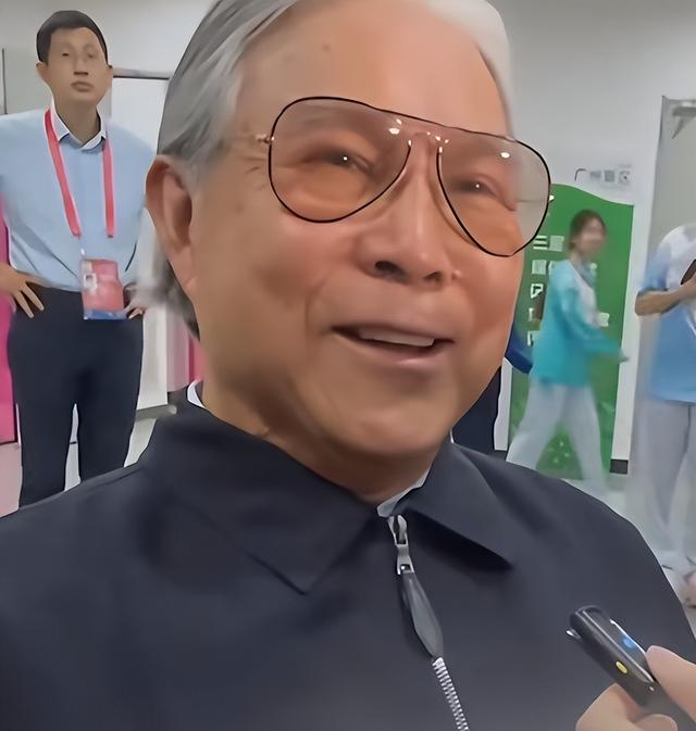 官方对郭晶晶的称呼变了，三字之差释放强烈信号	，霍震霆全说对了