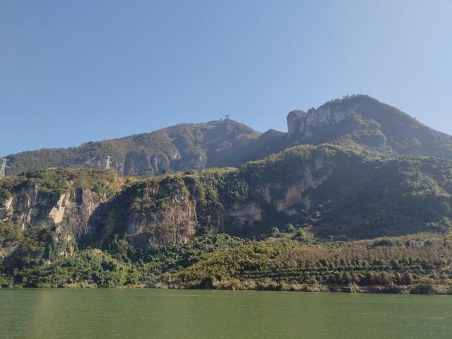 鄂渝行第四天（上）：小红船换小白船，从巫山到巴东