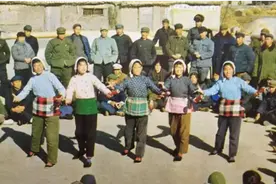 生活在70年代究竟有多幸福？每月只需50元就能养活一大家人！图片