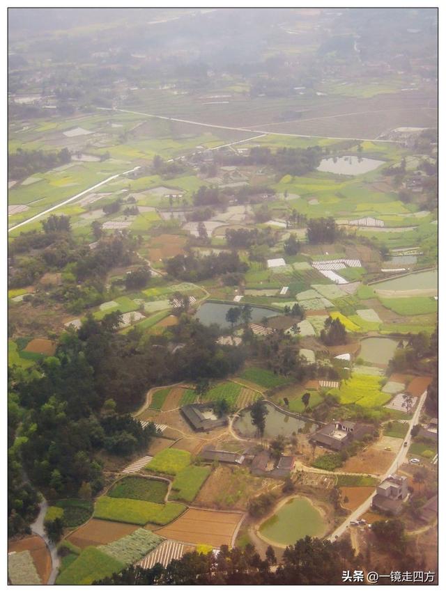 雪峰、云海、田陌 — 西藏林芝至成都空中俯瞰