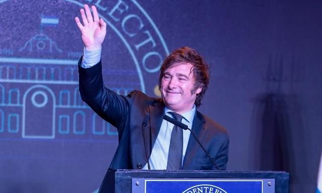 200亿就被美国收买了？阿根廷忘恩负义，米莱终止中阿合作计划