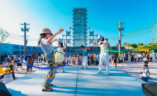 郑州电影小镇“全天有戏” 沉浸式文旅激活“五一”假日活力