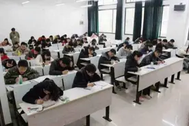 公务员报考三本生扎堆，如果三本都能考上，985、211还有意义吗？图片