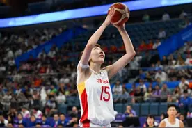 奥运会资格赛开门红！中国女篮94-47大胜新西兰，苏群：用汗水和胜利带来快乐，身上有92女篮特质图片