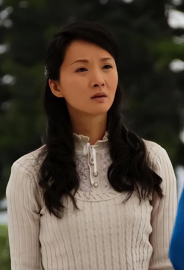 吃里扒外！定居美国13年，回国捞金惨遭“驱逐”，52岁活成了笑话