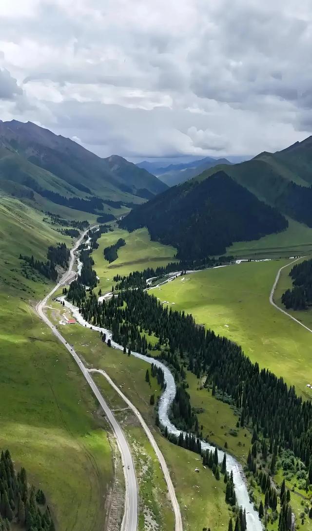 为啥有人说独库公路就是个坑？开10多个小时一片荒凉，哪里美了？