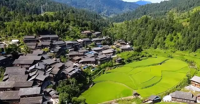 广西与贵州交界处的“菇类村”，女性衣着开放，以母系社会为主