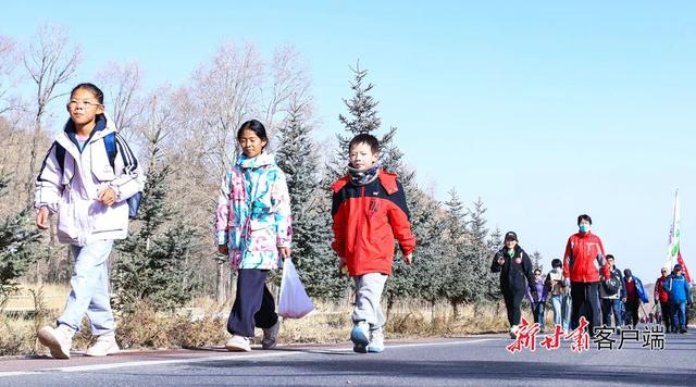 肃南县：初冬徒步健身强体魄