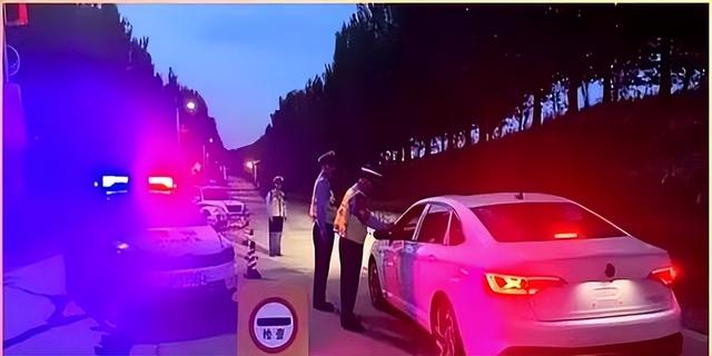 交警提醒：无证酒驾。隔夜酒驾，全部取缔！喝酒不开车