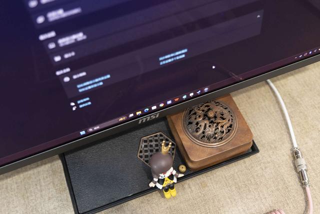 游戏玩家的顶级享受，微星电竞显示器MAG 272UP QD-OLED X24流光