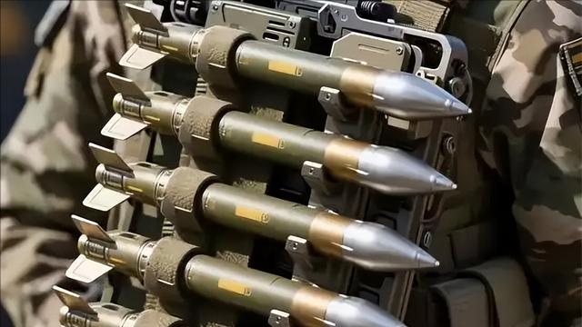 迷你导弹改写规则！5万美元拦截2万无人机，战争烧钱游戏迎新玩法