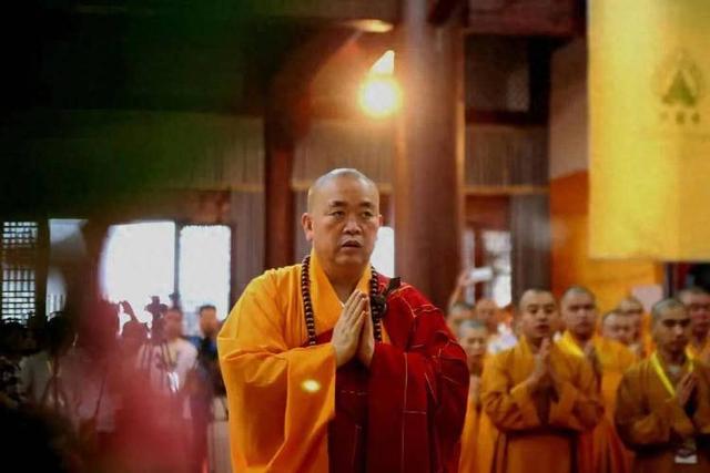 释永信老家村民：早年他大哥从少林寺带回一个装满钞票的尼龙袋子