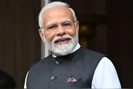 ​​‌​‌​今晚开打?印巴切断交通线,印航母出港:巴铁歼10战机准备迎战图片