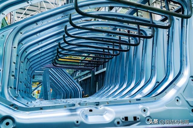 一辆车省40%！揭秘特斯拉“超级印钞机”，90秒一次成型太科幻