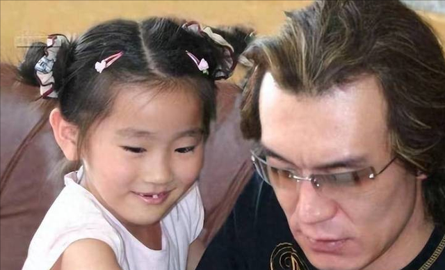 离世仅7年，李咏也没想到，自己23岁的女儿走上了一条“不归路”