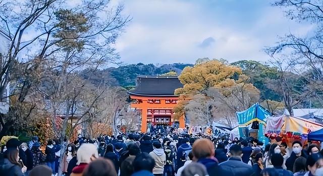 不听劝去日本的游客慌了，滞留机场连吃饭都成问题，当初为啥要去