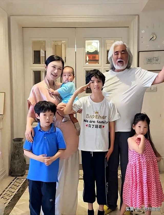 一语成谶！74岁张纪中爷孙恋翻车，年仅一岁的女儿承受“恶意”