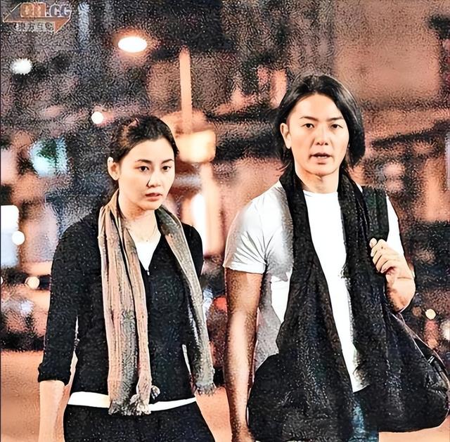 21岁拍三级，30岁被出轨，38岁嫁大佬，如今52岁没孩子也被宠成宝