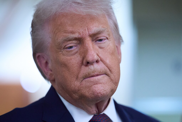 特朗普再发威胁	，关键时刻普京出手，俄军机已抵达伊朗