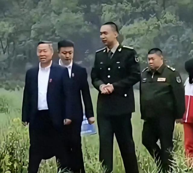 主席唯一曾孙子毛东东，今年22岁身高1米87，出生日期很有寓意！