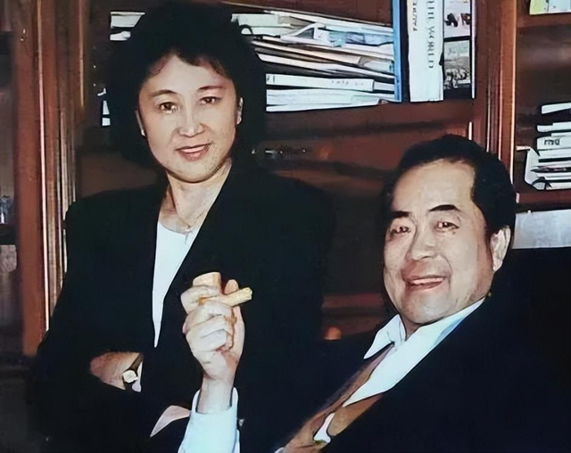 和朋友妻子偷情10年，北京庄园让给继子，难怪范曾亲女儿撕破脸