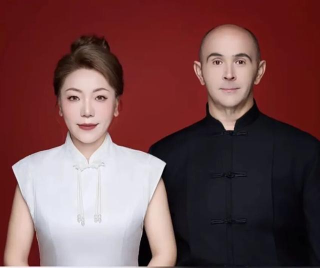 苏超南京队外籍主帅官宣结婚成南京女婿，妻子：表现优异，合法收编
