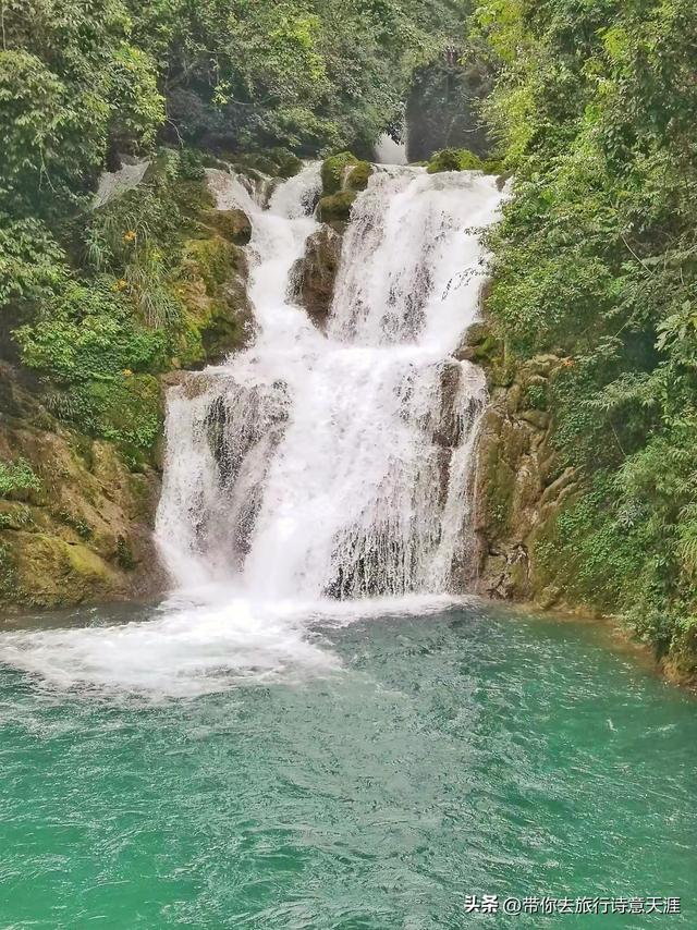小七孔景区的瀑布和水石森林