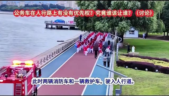 反转！老年暴走团挡道120被全网骂惨，警方介入，律师：车应让人