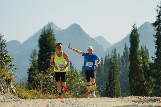 1200余名选手徒步敬南 “体育+文旅+消费”助力乡村振兴
