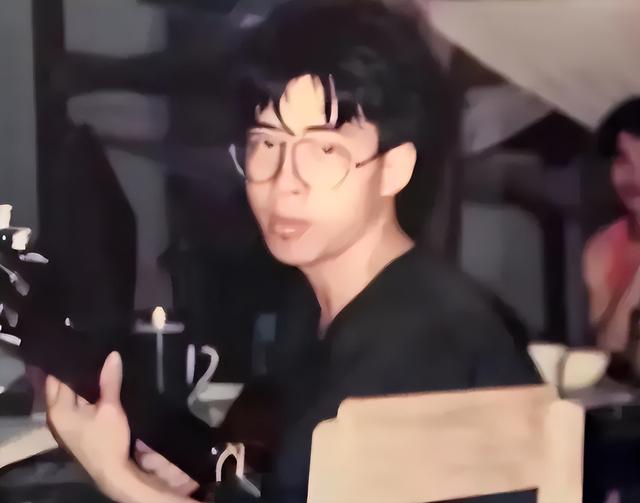 曾扬言要让中国向世界道歉的阿丘，被央视除名后，如今过得怎样