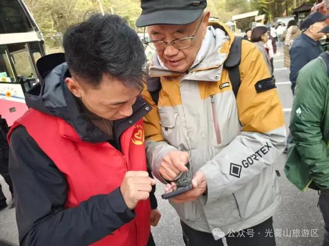 光雾山红叶节：暖心守护，让醉美秋色更有温度