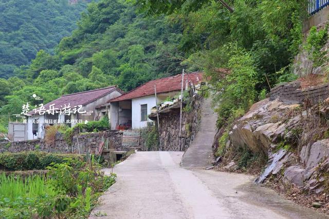 宁波余姚的孙郎埠村，藏于山岙犹如桃源秘境，但清潭浅瀑美不胜收