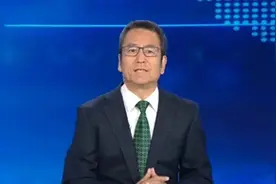 央视一哥白岩松：被病痛折磨，每天严重失眠抑郁，56岁却成这样图片