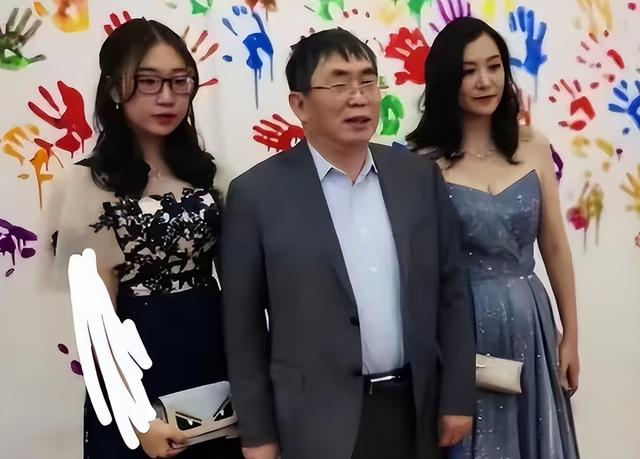 聂卫平去世不到一周	，小23岁妻子过往被扒，原来她才是人间清醒