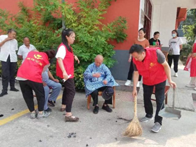 浓浓爱洒敬老院 殷殷情暖老人心