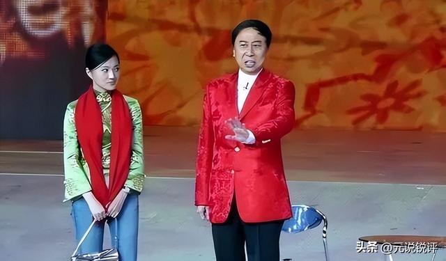 她是冯巩御用老婆，连登5年春晚后精神失常，现在51岁咋样了？