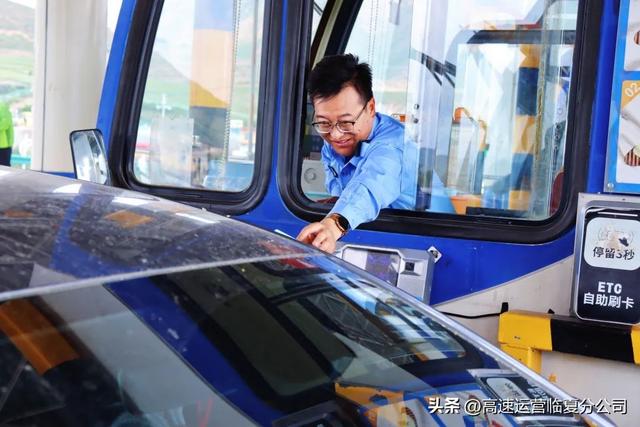 公航旅集团高速公路运营管理临夏分公司圆满完成第二十三届九色甘南香巴拉旅游艺术节保通保畅工作