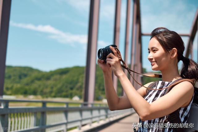 我旅游回来后，爱人告诉我不要炫耀，我听后沉默了
