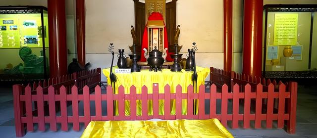 北京秋韵看地坛，网红打卡外有深意，老园子里的时光密码